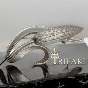 Vintage TRIFARI Textured Wheat Brooch Pin Silver Tone Designer Collectible Sign
